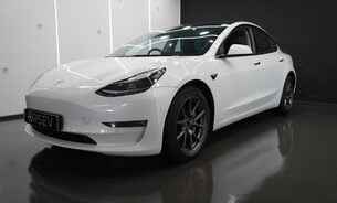 Tesla Model 3 Long Range Heat Pump Heated Steering Wheel Panoramic Roof Black Interior  8
