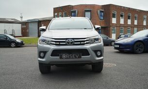 Toyota Hilux INVINCIBLE 4WD D-4D DCB, FSH Fresh MOT Recent New Rear Tyres TowBar 1 Owner 2