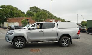 Toyota Hilux INVINCIBLE 4WD D-4D DCB, FSH Fresh MOT Recent New Rear Tyres TowBar 1 Owner 4