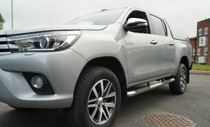 Toyota Hilux INVINCIBLE 4WD D-4D DCB, FSH Fresh MOT Recent New Rear Tyres TowBar 1 Owner 6