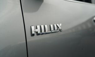 Toyota Hilux INVINCIBLE 4WD D-4D DCB, FSH Fresh MOT Recent New Rear Tyres TowBar 1 Owner 7
