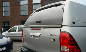 Toyota Hilux INVINCIBLE 4WD D-4D DCB, FSH Fresh MOT Recent New Rear Tyres TowBar 1 Owner 14