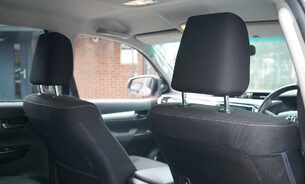 Toyota Hilux INVINCIBLE 4WD D-4D DCB, FSH Fresh MOT Recent New Rear Tyres TowBar 1 Owner 24
