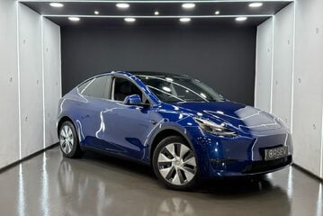 Tesla Model Y Long Range, Deep Blue Metallic Black Interior Pano Roof One Owner VAT Q
