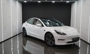 Tesla Model 3 Long Range White Interior Heat Pump Adaptive LEDs Pano Roof One Owner VATQ 1