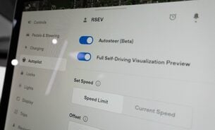 Tesla Model 3 Long Range White Interior Heat Pump Adaptive LEDs Pano Roof One Owner VATQ 18