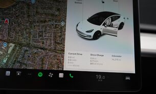 Tesla Model 3 Long Range White Interior Heat Pump Adaptive LEDs Pano Roof One Owner VATQ 27