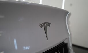 Tesla Model 3 Long Range White Interior Heat Pump Adaptive LEDs Pano Roof One Owner VATQ 10
