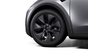 Tesla Model Y Long Range RWD, Best for Range, Later Comfort Suspension, Quicksilver Paint 6