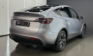 Tesla Model Y Long Range RWD, Best for Range, Later Comfort Suspension, Quicksilver Paint 13