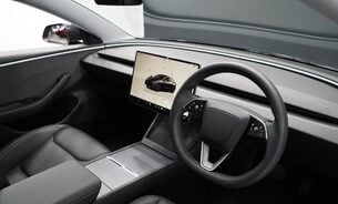Tesla Model 3 RWD Latest Highland model Vented Seats Matrix Lights Superb Range One Owner 2
