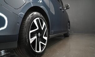 Volkswagen Id.Buzz STYLE Just Serviced by VW! IQ.LIGHT matrix LEDs Rev Cam Power Tailgate ++ 21