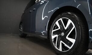 Volkswagen Id.Buzz STYLE Just Serviced by VW! IQ.LIGHT matrix LEDs Rev Cam Power Tailgate ++ 7