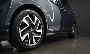 Volkswagen Id.Buzz STYLE Just Serviced by VW! IQ.LIGHT matrix LEDs Rev Cam Power Tailgate ++ 14
