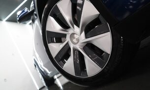 Tesla Model Y Long Range Deep Blue Metallic One Owner Premium Sound Panoramic Roof VAT Q 3