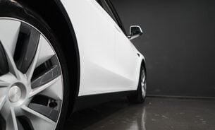 Tesla Model Y Long Range One Owner Very Clean Premium Sound Black Interior Pano Roof 10