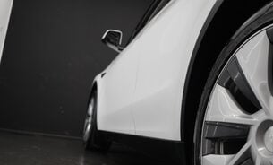 Tesla Model Y Long Range One Owner Very Clean Premium Sound Black Interior Pano Roof 7