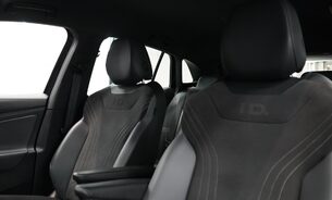 Volkswagen Id.4 Life One Owner Full Service History Adaptive Cruise Rev Camera VAT Qually 31