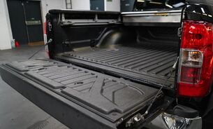 Nissan Navara DCI TEKNA SHR DCB Full Service History Just Serviced with new MOT VAT Q 12