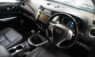 Nissan Navara DCI TEKNA SHR DCB Full Service History Just Serviced with new MOT VAT Q 2