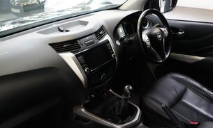 Nissan Navara DCI TEKNA SHR DCB Full Service History Just Serviced with new MOT VAT Q 19