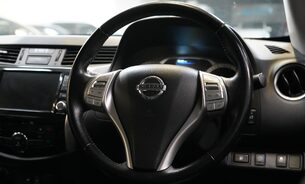 Nissan Navara DCI TEKNA SHR DCB Full Service History Just Serviced with new MOT VAT Q 27