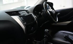 Nissan Navara DCI TEKNA SHR DCB Full Service History Just Serviced with new MOT VAT Q 31