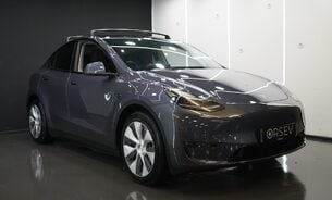 Tesla Model Y Long Range One Owner Later Comfort Suspension Midnight Silver Metallic  11