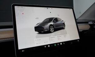 Tesla Model Y Long Range One Owner Later Comfort Suspension Midnight Silver Metallic  27