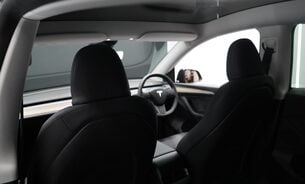 Tesla Model Y Long Range One Owner Later Comfort Suspension Midnight Silver Metallic  22
