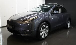 Tesla Model Y Long Range One Owner Later Comfort Suspension Midnight Silver Metallic  13
