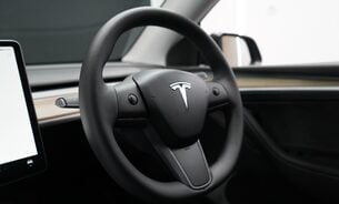 Tesla Model Y Long Range One Owner Later Comfort Suspension Midnight Silver Metallic  29