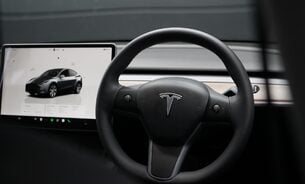 Tesla Model Y Long Range One Owner Later Comfort Suspension Midnight Silver Metallic  20