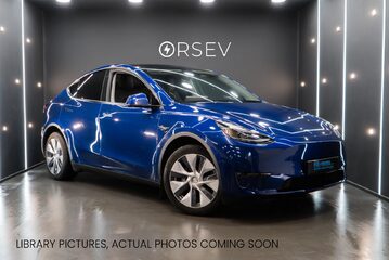 Tesla Model Y LONG RANGE AWD One Owner Deep Metallic Blue Adaptive LEDs Pano Roof VAT Q