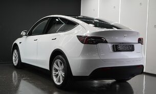 Tesla Model Y Long Range White Interior Very Clean! Pano roof Heat Pump Parking Sensors  3