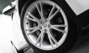 Tesla Model Y Long Range White Interior Very Clean! Pano roof Heat Pump Parking Sensors  4