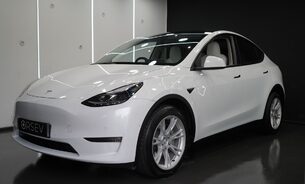 Tesla Model Y Long Range White Interior Very Clean! Pano roof Heat Pump Parking Sensors  10