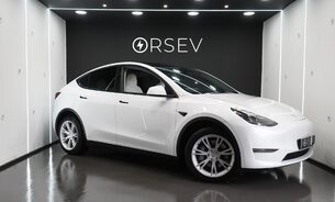 Tesla Model Y Long Range White Interior Very Clean! Pano roof Heat Pump Parking Sensors  1