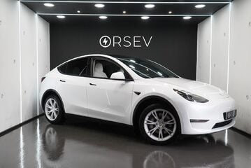 Tesla Model Y Long Range White Interior Very Clean! Pano roof Heat Pump Parking Sensors 