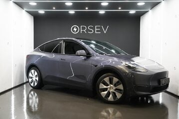 Tesla Model Y LONG RANGE AWD One Owner Midnight Silver Adaptive LEDs Pano Roof VAT Q