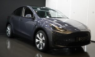 Tesla Model Y LONG RANGE AWD One Owner Midnight Silver Adaptive LEDs Pano Roof VAT Q 7