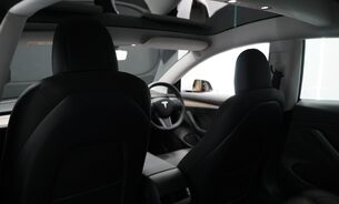 Tesla Model 3 LONG RANGE Ryzen Chip Heat Pump Panoramic Roof One Owner VAT Q 18