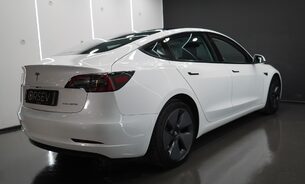 Tesla Model 3 LONG RANGE Ryzen Chip Heat Pump Panoramic Roof One Owner VAT Q 9