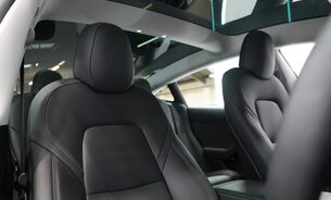 Tesla Model 3 LONG RANGE Ryzen Chip Heat Pump Panoramic Roof One Owner VAT Q 4