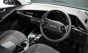 Kia Niro 2, Kia Comp Warranty til 2031! One Owner, Adaptive Cruise, Reversing Camera 2