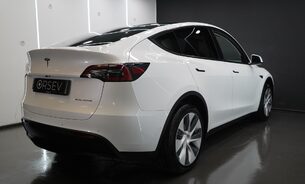 Tesla Model Y LONG RANGE AWD One Owner Adaptive LEDs Pano Roof  Parking Sensors VAT Q 6