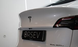 Tesla Model Y LONG RANGE AWD One Owner Adaptive LEDs Pano Roof  Parking Sensors VAT Q 7