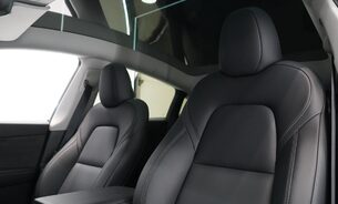 Tesla Model Y LONG RANGE AWD One Owner Adaptive LEDs Pano Roof  Parking Sensors VAT Q 21