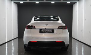 Tesla Model Y LONG RANGE AWD One Owner Adaptive LEDs Pano Roof  Parking Sensors VAT Q 5