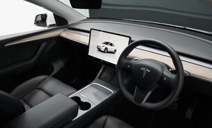 Tesla Model Y LONG RANGE AWD One Owner Adaptive LEDs Pano Roof  Parking Sensors VAT Q 2